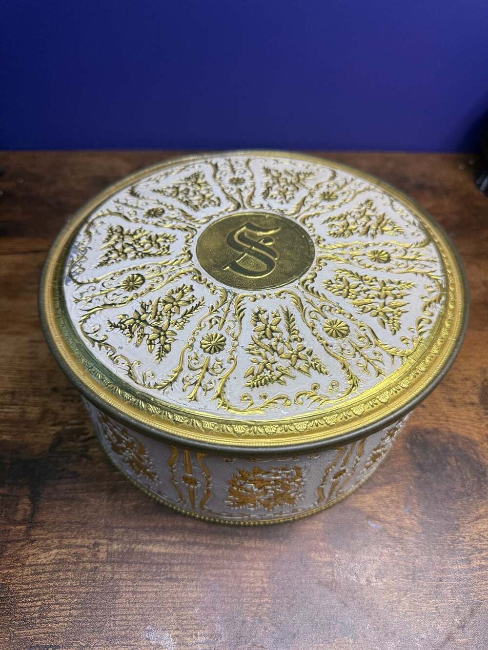 Vintage 1950s Guildcraft New York Embossed Gold and White Ornate Round Tin